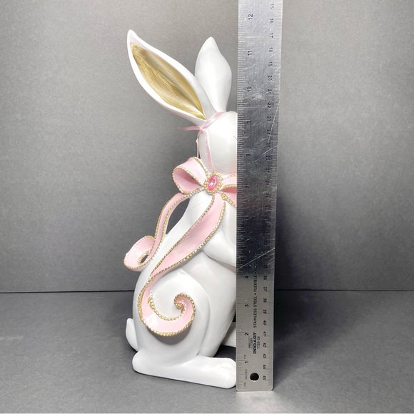 Viral Cupcakes and Cashmere Bunny with Pink Bow - Picture 7 of 7